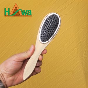 bàn chải gỡ tóc màu đen